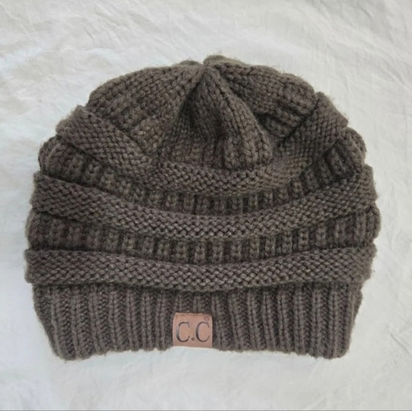 C.C. Exclusives Knitted Hat Beanie Green Winter Boho - Picture 2 of 8